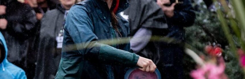 A professional disc golfer